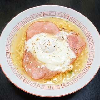 贅沢ハムエッグ塩ラーメン